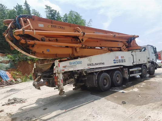 Máy bơm bê tông cho xe tải đã qua sử dụng trong xây dựng Máy bơm bùng nổ Putzmeister có điều khiển từ xa