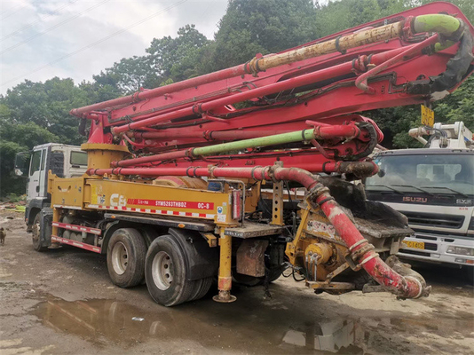 Máy bơm bê tông cho xe tải đã qua sử dụng trong xây dựng Máy bơm bùng nổ Putzmeister có điều khiển từ xa