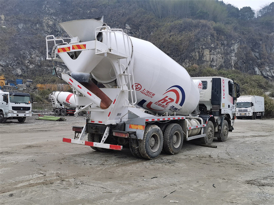 Xe trộn bê tông trục đôi màu trắng 10m³ cho công nghiệp